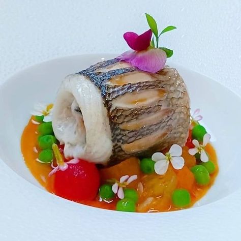 Fish Plating, Gastronomic Food, Food Presentation Plates, Amazing Food Platters, Food Plating Techniques, Gourmet Food Plating, Bistro Food, Famous Actors, Easy Food Art