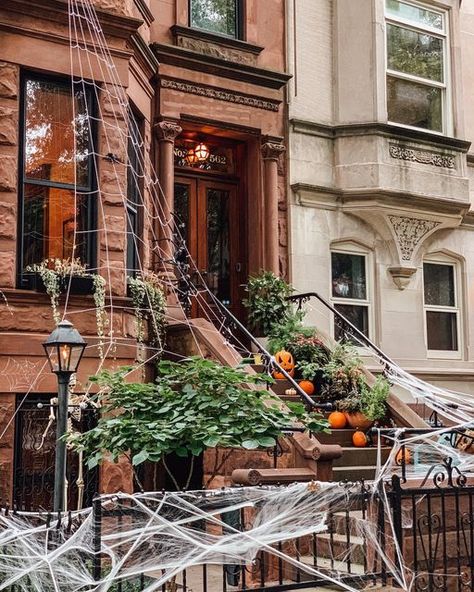 Nyc Halloween Aesthetic, Fall Manifestation, Brooklyn Halloween, Halloween Doorway, New York Halloween, Halloween In New York, Nyc Halloween, Nyc October, Halloween Usa