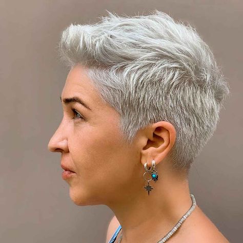 26 Messy Pixie Cuts for a Tousled, Chic Look Very Short Pixie Cuts, Messy Pixie Haircut, Choppy Pixie Cut, Blonde Bob Haircut, Short Blonde Bobs, Short Bobs, Messy Haircut, Textured Pixie Cut, Messy Pixie