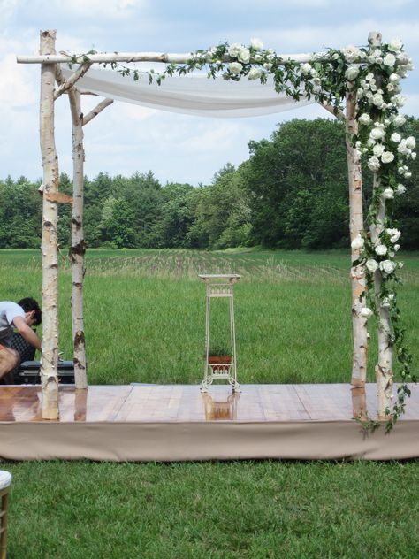 Minimalist wooden wedding chuppah. Floral design: Winston Flowers. Wedding Chuppah Flowers, Huppah Wedding, Birch Wedding Arch, Birch Chuppah, Chuppah Flowers, Chuppah Ideas, Chuppah Decor, Cold Wedding, Winston Flowers