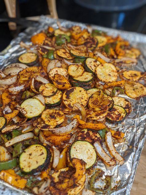 Smoked Zucchini, Smoked Veggies, Zucchini And Squash, Bbq Side Dish, Ribeye Steak Recipes, Smoked Bbq, Bbq Side, Hot Spices, Pork N Beans