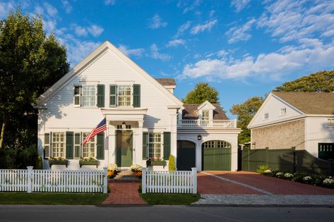 Morse Street Greek Revival - Patrick Ahearn Architect Preppy Beach House, Retirement Cottage, Patrick Ahearn Architect, Patrick Ahearn, Preppy House, Greek Revival Home, Ranch Exterior, Harbor House, Preppy Beach