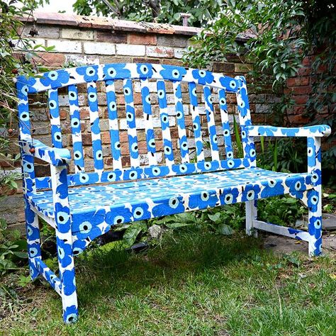 easy to make a marimekko bench using paper napkins, decoupage, outdoor furniture, painted furniture, repurposing upcycling Furniture Repurposing, Used Outdoor Furniture, Painted Benches, Old Benches, Painting Wooden Furniture, Garden Diy Ideas, Napkins Paper, Furniture Flipping, Upcycle Garden