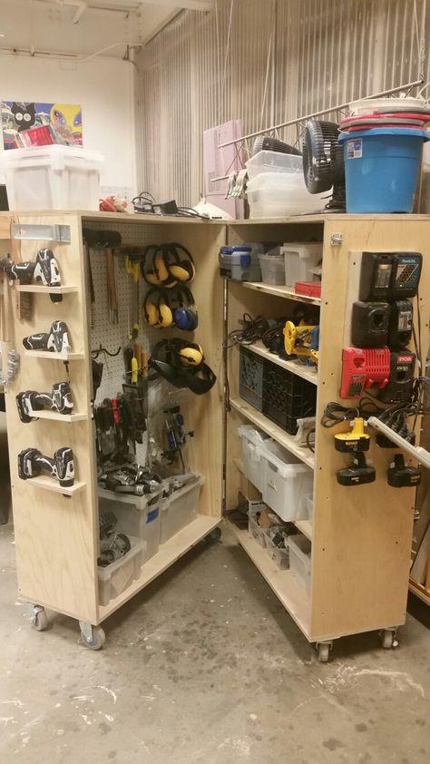 Easy Garage Storage, Tool Storage Cabinets, Workbench Plans Diy, Power Tool Storage, Garage Storage Shelves, Garage Tool Storage, Wood Crafting, Woodworking Storage, Tool Storage Diy