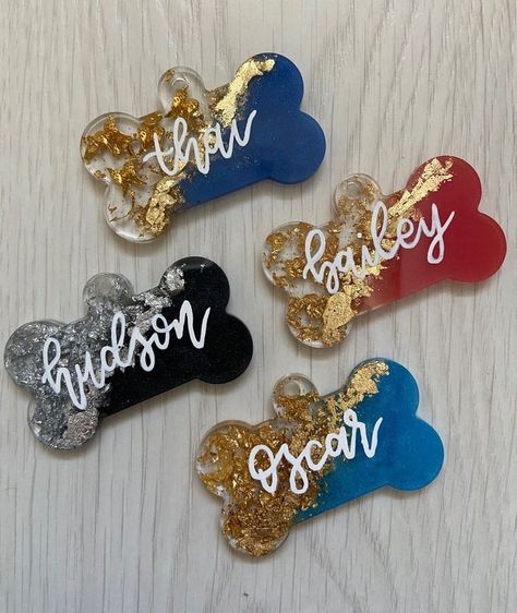 Dog Tags Diy, Diy Resin Keychain, Epoxy Resin Diy, Diy Resin Projects, Personalized Dog Tags, Acrylic Keychains, Resin Jewelry Making, Resin Design, Epoxy Resin Art