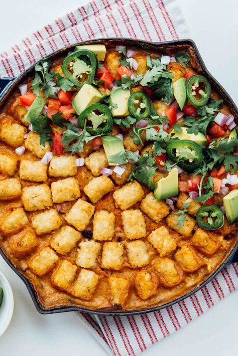 16 Vegetarian Casseroles That Are The Definition Of Comfort Food Vegetarian Casseroles, Vegan Casserole Recipes, Groceries Budget, Food Casseroles, Vegan Casserole, Vegetarian Casserole, Tater Tots, Vegetarian Dinners, Diet Vegetarian