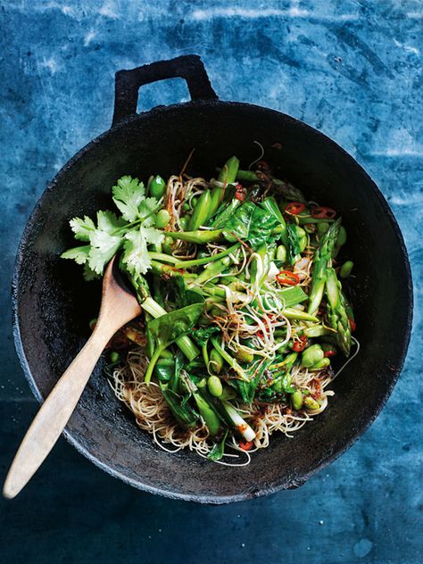 super green stir-fry Green Vegetable Recipes, Vegetarian Noodles, Donna Hay Recipes, Crunch Recipe, Stir Fry Ingredients, Donna Hay, Times Magazine, Super Greens, Watercress