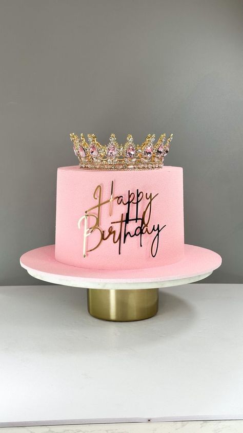 Grown Women Birthday Cake Ideas, 43rd Birthday Cake For Women, 26 Birthday Theme Ideas, Pink Birthday Cakes For Women, 30th Birthday Pink Theme, Cake With Crown Topper, Pink 30th Birthday Cake, Birthday Cake With Crown, 33rd Birthday Cake