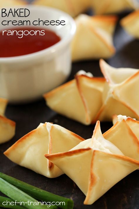 BAKED Cream Cheese Rangoons from chef-in-training.com ....These little appetizers are insanely delicious and addictive! Cheese Ragoons, Cream Cheese Ragoons, Cheese Rangoons, Cream Cheese Rangoons, Baked Cream Cheese, Wonton Wrappers, Wontons, Think Food, Finger Food Appetizers