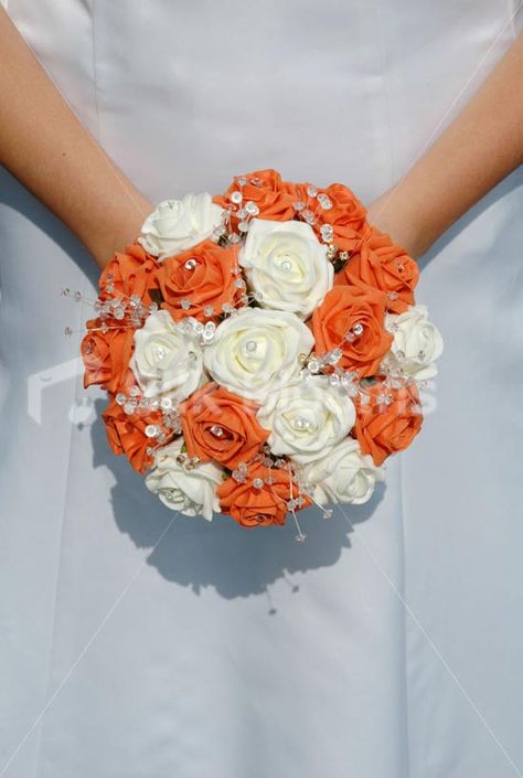 Orange Rose Bridal Bouquet, Wedding Bouquet Orange, Orange Rose Bouquet, Emerald Wedding Colors, Artificial Wedding Flowers, Orange Wedding Flowers, Crystal Bouquet, Silk Wedding Bouquets, Wedding Dress Cake