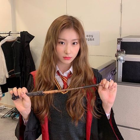 Chaeryeong  Harry Potter Harry Potter Icons, Pop Idol, Kpop Girl Groups, Instagram Update, Korean Girl, South Korean Girls, Kpop Girls, Hair Wrap, Girl Group