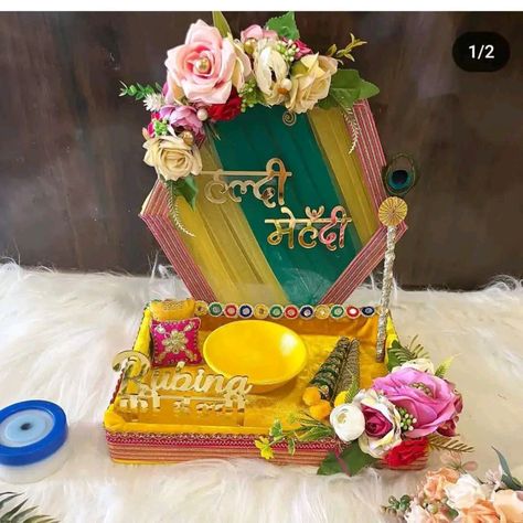 Wedding Card Decoration Tray Indian, Wedding Card Platter, Mehandi Platter, Mrg Decoration, Mehendi Platter, Chhab Decoration, Haldi Platter, Diy Engagement Decorations, Wedding Card Decorations