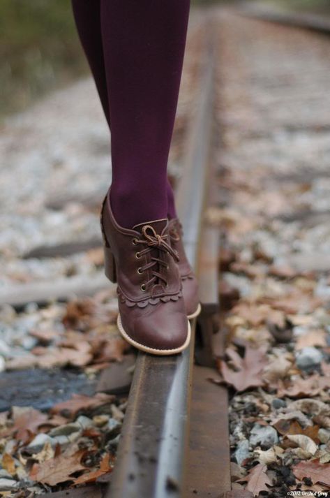 ~ Vintage Style Heels, Purple Tights, Lace Oxfords, Mode Shoes, Brown Oxfords, Oxford Heels, Brown Shoes, Wooden Heel, Train Tracks