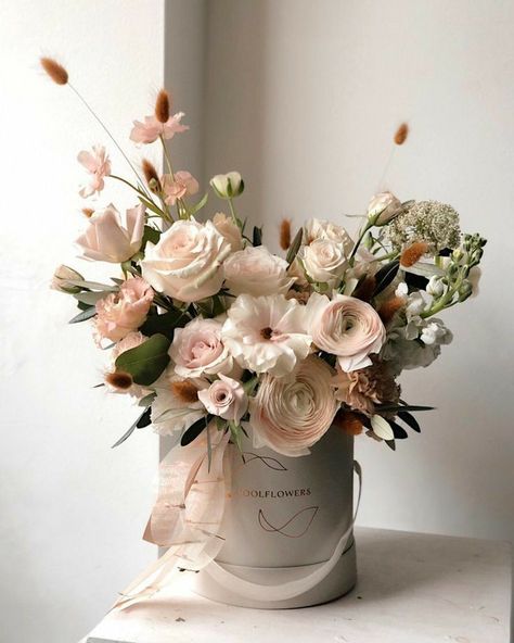 Luxury Flower Arrangement, Luxury Flower Bouquets, Bouquet Box, Flower Bouquet Diy, Flower Box Gift, Boquette Flowers, Creative Flower Arrangements, Flower Vase Arrangements, Flower Arrangements Simple