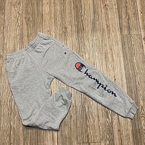 Champion Gray sweatpants XS Unisex Gray Sweatpants, Grey Sweatpants, Track Pants, Sport Outfits, Sweatpants, Track, Like New, Grey, Pants