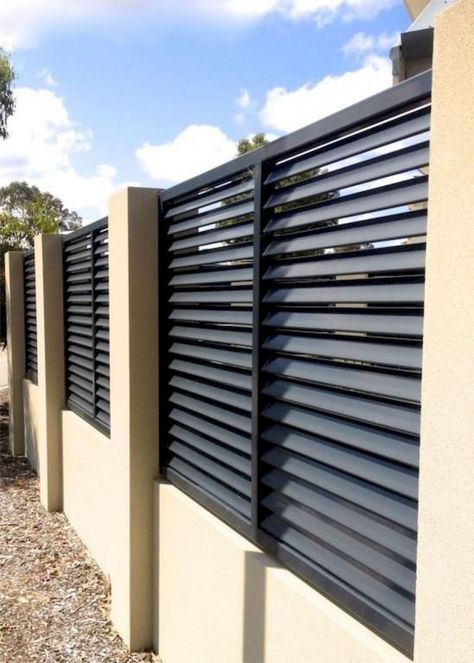 40 Cool Fence Ideas to Give Your Home A Unique Character - Engineering Discoveries Cheap Privacy Fence, Pagar Modern, Small Garden Fence, Tor Design, Diy Privacy Fence, Modern Fence Design, House Fence Design, Privacy Fence Designs, Iron Gate Design