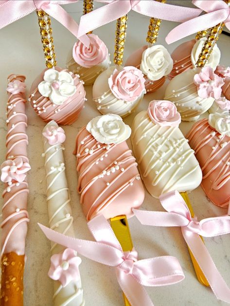 Pink Wedding Desserts, Baby Girl Dessert Table, Pink And White Treats, Light Pink Desserts, Pink And White Desserts, Pretty Cake Pops, Blush Pink Dessert Table, Quinceanera Desserts, Wedding Dessert Table Ideas Elegant