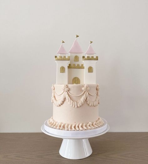 Princess Birthday Party Cake Ideas, Castle Princess Cake, First Birthday Princess Cake, Princess Vintage Cake, Pastel Princess Cake, Princess 2nd Birthday Party Ideas, Birthday Cake 2 Year Girl, Pink Princess Birthday Cake, Princess Theme Birthday Cake