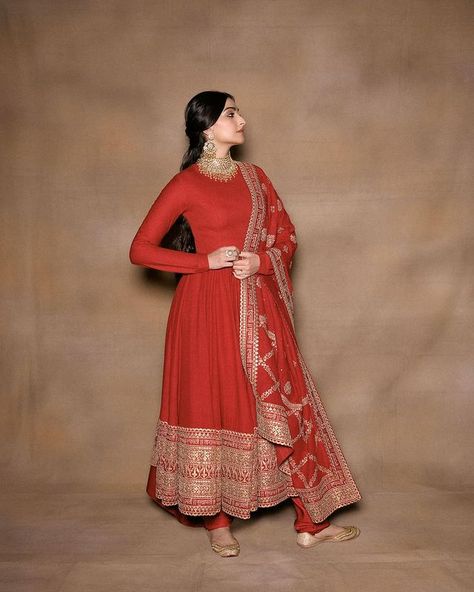 Sonam A Kapoor (@sonamkapoor) • Instagram photos and videos Anarkali Suits With Laces, Designer Suits With Laces, Sonam Kapoor Anarkali, Sabyasachi Dresses Anarkali, Sabyasachi Red Suit, Sabyasachi Dresses Salwar Suits, Sonam Kapoor Fashion Indian, Red Banarsi Suit, Sabyasachi Collection Suits