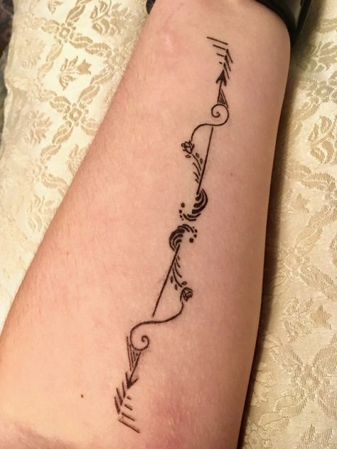 Tattoo idea, inc, pen drawing on arm, symetrical, mirror Pen Drawings On Arm, Pen Arm Tattoo, Things To Draw On Your Arm With Pen Easy, Cool Things To Draw On Your Arm, Easy Pen Tattoos, Arm Doodles Aesthetic, Things To Draw On Ur Arm, Things To Draw On Arm, Things To Draw On Your Arm With Pen