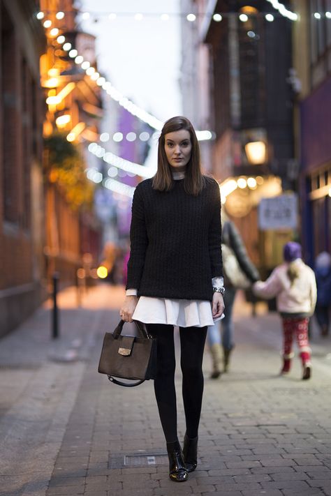 Hemingway and Hepburn white dress opaque black tights White Dress With Black Tights, Dress With Black Tights, Trendy Outfits 2020, White Dress With Black, Winter Outfits 2020, Winter Mode Outfits, 2020 Street Style, Dark Academia Outfit, Tight Black Dress