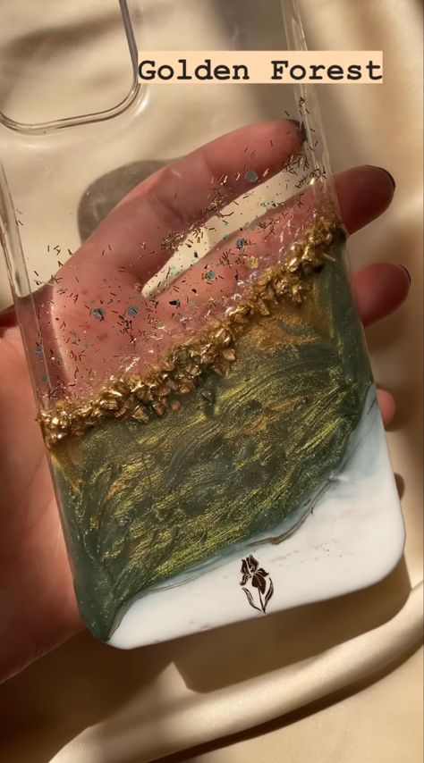 Resin Cover Phone, Resin Art Phone Cover, Resin Phone Cover, Epoxy Resin Phone Case, August Inspiration, Diy Resin Gifts, Diy Resin Phone Case, Resin Gifts, Pochette Portable