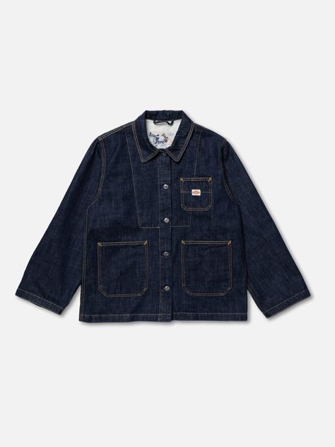 Ada is a regular-fit jacket adorned with patch-on pockets, skillfully constructed with a nod to simplistic workwear. While exuding boldness in its design, the jacket maintains a refined fit. The denim’s deep blue tone embodies the legacy of pure indigo-dyed 'redcast' denim. Its yarn's slubbiness and irregularity harken back to denim from the early 20th century, offering a contemporary twist that pays homage to vintage styles, relevant for today and destined to become tomorrow's vintage.    The j Blue Denim Jacket Outfit, Workwear Vintage, Denim Jacket Outfit, Workwear Jeans, Denim Pocket, Blue Tone, Workwear Jacket, Fancy Shoes, Vintage Fits