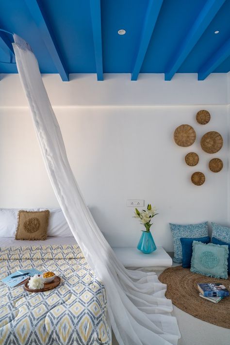 Santorini Style Themed Penthouse Interior In Pune | Between Walls - The Architects Diary Greek Inspired Home Exterior, Greek Mediterranean Decor, Greek Beach House Interiors, Santorini Bedroom Ideas, Santorini Inspired Bedroom, Greek Bedroom Decor, Greek Home Interior, Greek Style Home Interiors, Greek Inspired Bedroom