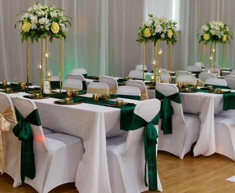 Emerald Green Table Setting, Royal Green Wedding, Emerald Wedding Favors, Quinceanera Green, Emerald Green Quinceanera Theme, Emerald Green Quinceanera, Green Quinceanera Theme, Emerald Wedding Colors, Green Table Settings