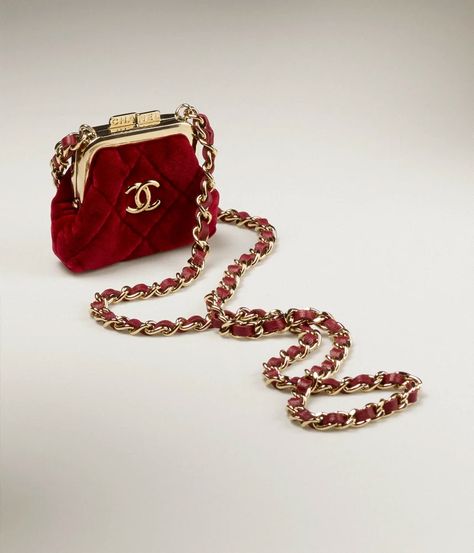 Stylish Bags For Women, Lizzie Hearts, Chanel Clutch, Luxury Bags Collection, Chanel Store, Chanel Official Website, Girly Bags, Couture Mode, Chanel Shoulder Bag