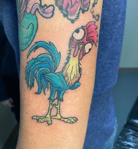 Hei hei tattoo #jeffbrame #colourstudios Hei Hei Tattoo, Moana Tattoos, Cap Tattoo, Rooster Tattoo, Tattoo Watercolor, Skin Art, Graduation Cap, Moana, Watercolor Tattoo