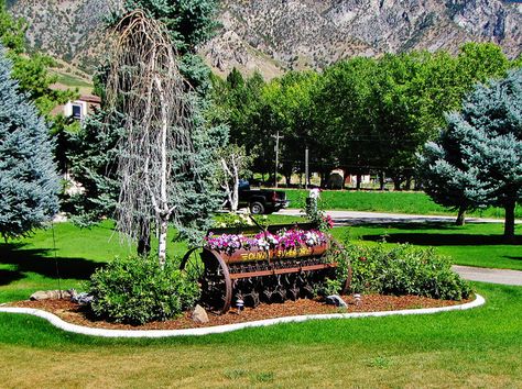 82511-42, Farm Equipment Landscaping by skw9413, via Flickr Antique Hay Rake Ideas, Farmstay Design, Driveway Island, Rustic Fencing, Farm Landscaping, Tractor Decor, Farm Plans, Driveway Entrance, Old Farm Equipment