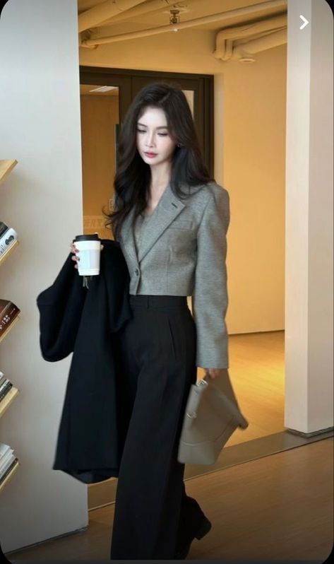 Korean Office Wear Women, Kpop Office Outfit, Formal Asian Outfit, Elegant Office Outfit Classy, Korean Work Outfits Women, Ceo Style Outfits, Ceo Girl Outfit, Casual But Elegant Outfits, Vintage Office Outfits Women