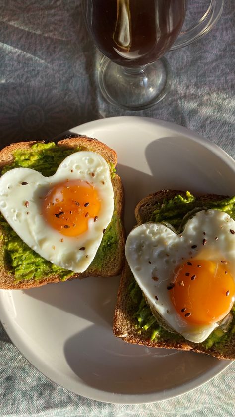 Egg toasts🤍 Breakfast Eggs Aesthetic, Egg Aesthetic Food, Egg Breakfast Aesthetic, Omelette Aesthetic, Eggs Aesthetic, Egg Dishes, Healthy Food Dishes, Food Babe, Breakfast Brunch Recipes