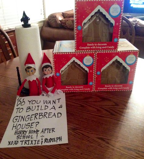 Elf on the Shelf decorating gingerbread house. Elf On The Shelves, Elf Ideas Easy, Elf Of The Shelf, Christmas Elf Ideas, Christmas Elf On The Shelf, Elf Magic, Awesome Elf On The Shelf Ideas, Elf On Shelf Ideas, Elf Activities