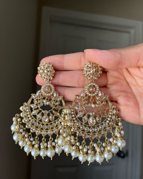 Jewelry Accessories Indian, Earing For Sarees, Indian Accessories Jewelry, Desi Accessories Aesthetic, Desi Wedding Jewelry, Indian Earrings Aesthetic, Traditional Earrings Indian Jewelry, Desi Earrings, Dress Accessories Jewelry