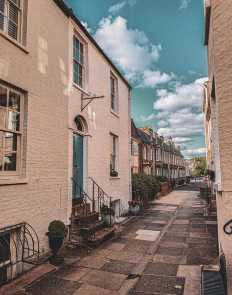 Cambridge’s 5 best Instagram spots — VIDI GUIDES Cambridge Instagram Spots, Social Media Impact, Visual Culture, A Whole New World, Environmental Impact, Cambridge, Random Stuff, New World, Monument