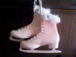 Fur topped skates ~oolala! Pink Ice Skates, Skating Aesthetic, Winter Princess, Pink Xmas, Under Your Spell, Snow Princess, Snow Bunnies, Ice Skates, Ice Princess