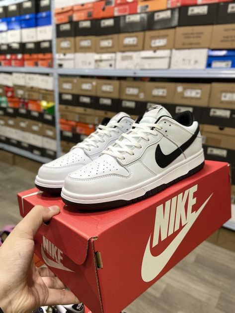 Dunk Low Light Bone, Nike Sb Dunk Low Pro, Nike Sb Zoom, Fashion Shoes Sneakers, Nike Sb Dunks Low, Sb Dunk Low, Shoe Inspo, Sb Dunk, Nike Store