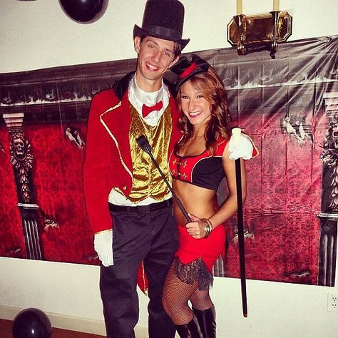 Ringmaster and Circus Performer Halloween Couples Costume Ideas, Mad Max Costume, Couples Costume Ideas, Halloween Fantasia, Halloween Couples Costume, Most Creative Halloween Costumes, Circus Performer, Funny Couple Halloween Costumes, Halloween Couples