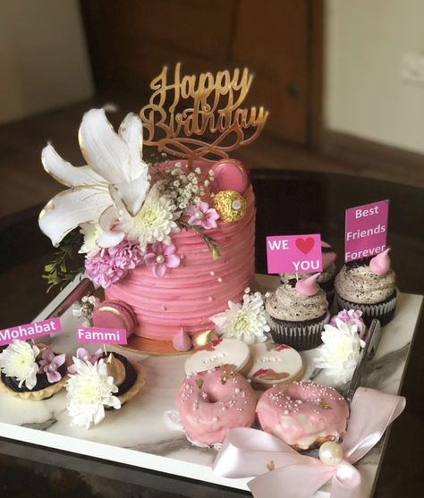 Cake Hampers Ideas, Cake Platter Ideas, Cake Hampers Gift Ideas, Cupcake Hamper, Dessert Hampers, Cake Hamper, Cake Hampers, Cupcake Platter, Cake Gift Basket