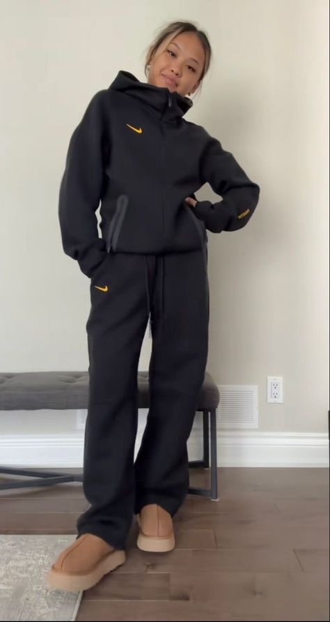 Tracksuit Baddie Outfit, Nike Women Tracksuit, Roots Tracksuit Outfit, Nike Nocta Tracksuit, Corteiz Tracksuit On Girl, Winter Outfits Tracksuit, Winter Track Outfits, Nike Tracksuits Woman, Tracksuit Outfit Aesthetic