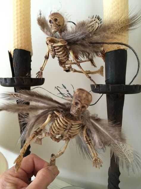 Skeleton Fairies Skeleton Fairies, Pasteles Halloween, Halloween Glam, Witch Party, Casa Halloween, Creepy Halloween Decorations, The Skeleton, Halloween Yard, Blossom Tree