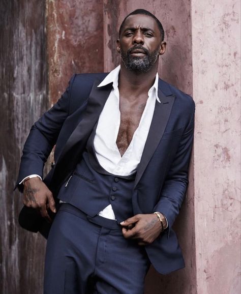 Idris elba Mode Poses, A Man In A Suit, Man In A Suit, Afrikaanse Mode, Idris Elba, Black Man, Black Men Fashion, Well Dressed Men, Elba