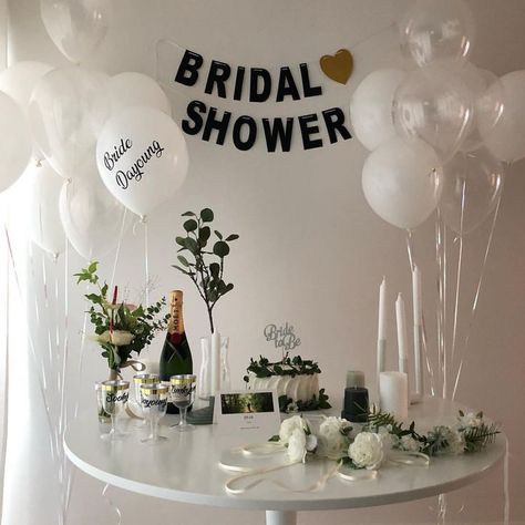 Brider Shower Ideas, Bride To Be Theme Ideas, Bridal Shower Deco, Simple Bridal Shower Decorations, Bride To Be Decorations, Bridal Shower Games Funny, Classy Bachelorette Party, Bachelorette Inspo, Bridal Decor