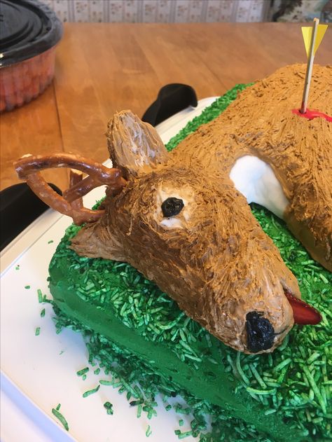 Hunting Cupcakes, Deer Hunting Cake, Hunting Birthday Cakes, Deer Hunting Birthday, Hunting Birthday Party, Camo Christmas, Hunting Cake, Deer Cakes, Hunting Theme