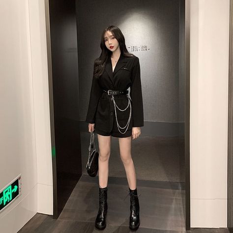 Aesthetic Korean Outfits, Korean Girl Fashion, Looks Black, Ulzzang Fashion, Mode Inspo, Kpop Fashion Outfits, Edgy Outfits, Korean Street Fashion, Kpop Outfits