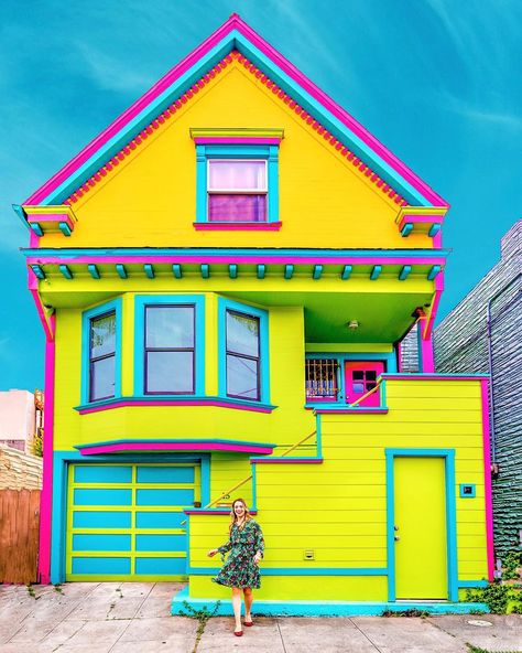 San Francisco Food + Travel on Instagram: “This house is as BRIGHT as your FUTURE. 😎 #ASideofNEON⁣ ⁣ This CRAZY house is a newish discovery for me as it’s in a very un-touristy part…” Retro Homes, San Francisco Food, Still Life Pictures, Crazy Color, Paint Color Ideas, Colour Architecture, Crazy House, Exterior Paint Color, Magazine Layout Design