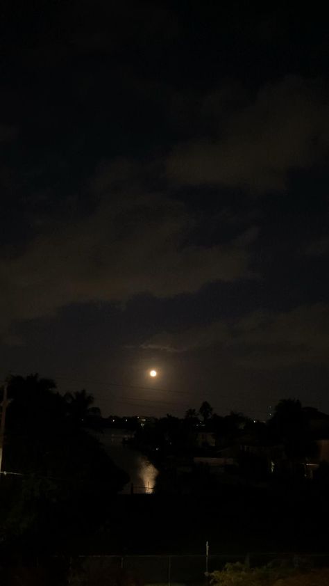 Moon Videos Night, Night Moon Videos, Night Sky Video, Night Aesthetic Videos, Video Wallpaper Download, Moon Videos, Chill Video, Sky Gif, Night Sky Photography