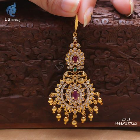 Big Earrings Gold, Tikka Designs, Temple Jewellery Earrings, Kundan Jewellery Bridal, Gold Bracelet Simple, Bridal Necklace Designs, Gold Jewels Design, Hand Chain Bracelet, Gold Earrings Models